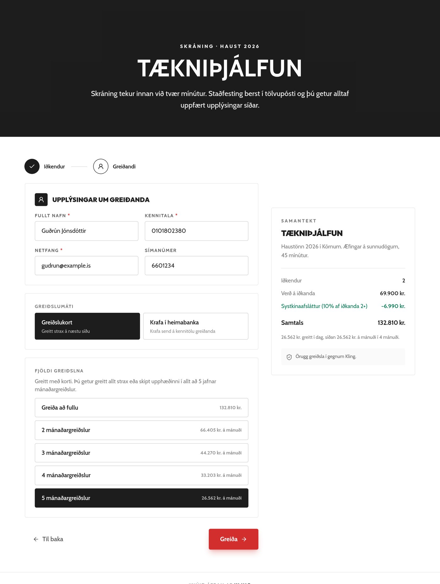 Greiðsluskref sem sýnir greiðslukort valið með fimm jöfnum mánaðarlegum greiðslum